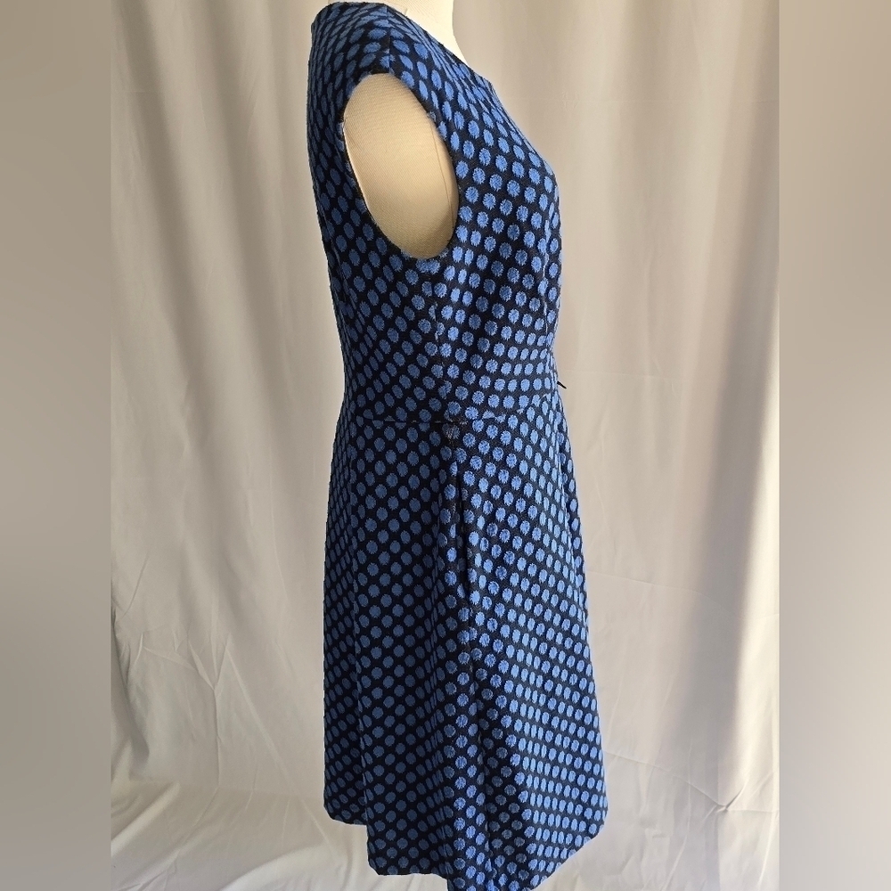 Maggy London Black Fit and Flare Sleeveless Mini Dress Blue Polka Dots Sz 10 - Picture 3 of 9